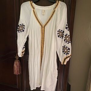 White gauze dress with lining.